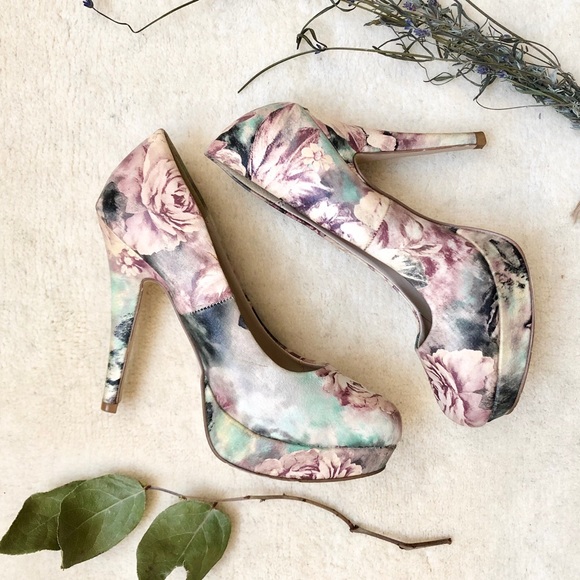 Le Chateau | Floral Platform Pumps